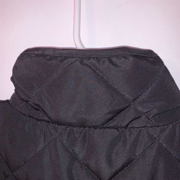L Black Puffer Vest with Pockets - Picture 10 of 11